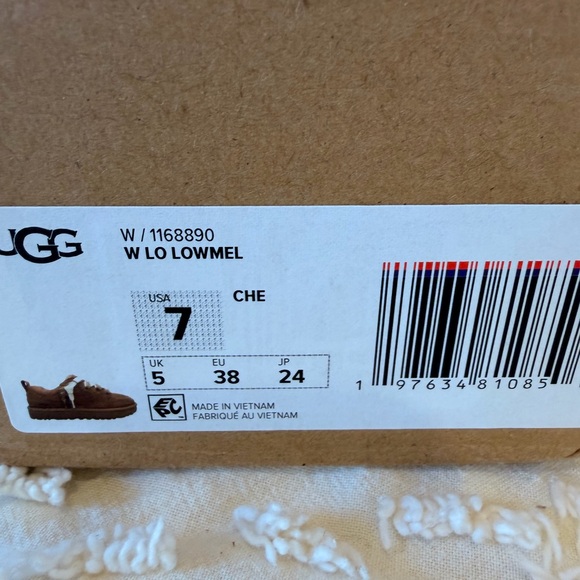 UGG Woman’s Sneakers - Picture 5 of 5